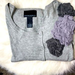Grey light weight sweater with quarter length sleeves